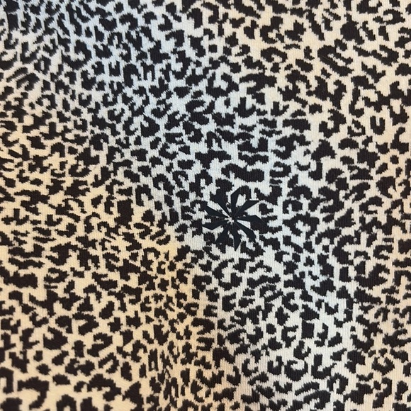 Athleta Salutation stash ii textured leggings 1X leopard - Picture 4 of 7